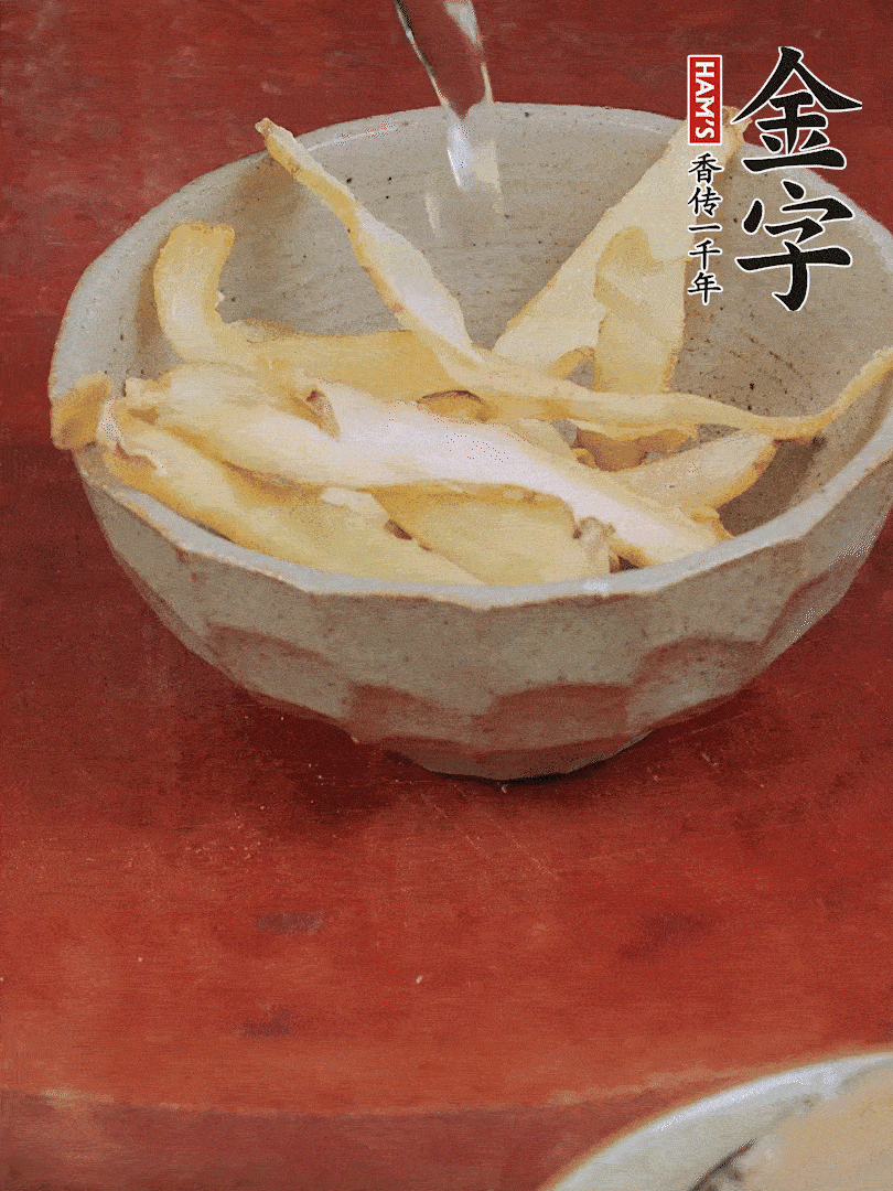 玉竹、花菇分別清水泡發(fā)。